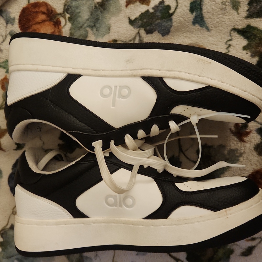 ALO Yoga Black and White Sneakers - Picture 4 of 5